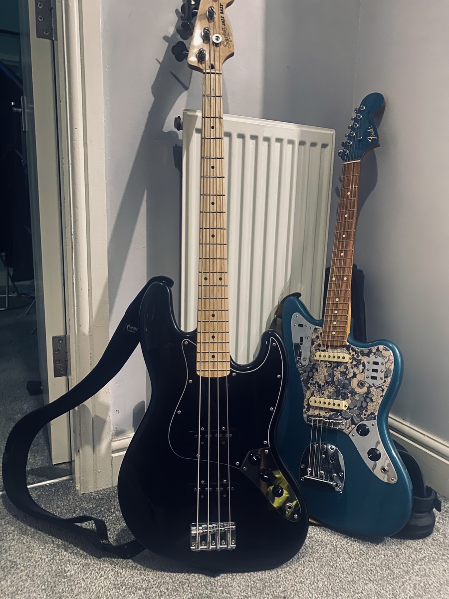 Squier Music Gear Setup by memoryburn featuring Fender Vintera '60s Jaguar and Squier Jazz