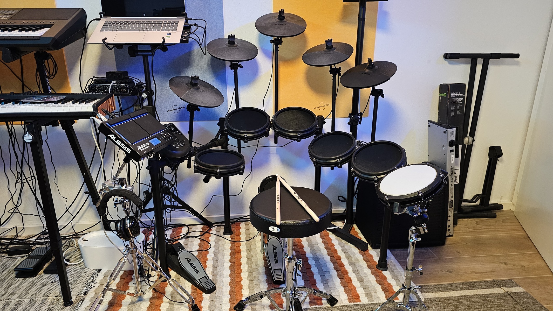 Drum Kit by luis_dj featuring Alesis Nitro Mesh 8-Piece Electronic Drum Set, Alesis Sample Pad 4 Percussion and Sample-Triggering Instrument, and Alesis Nitro Max Mesh Electronic Drum Set