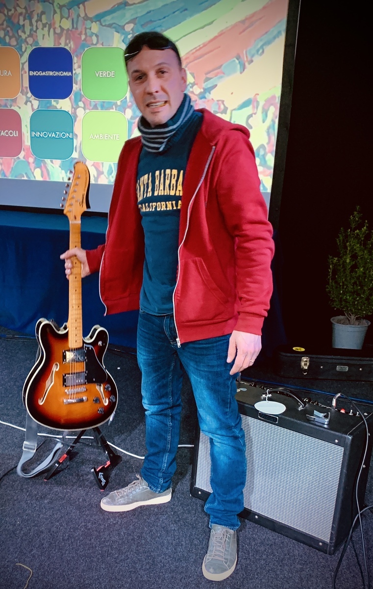 Live Rig by map featuring Squier Classic Vibe Starcaster