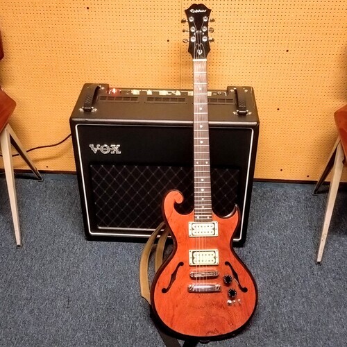 Photo of Vox BC108 and more gear in a guitar and amplifier