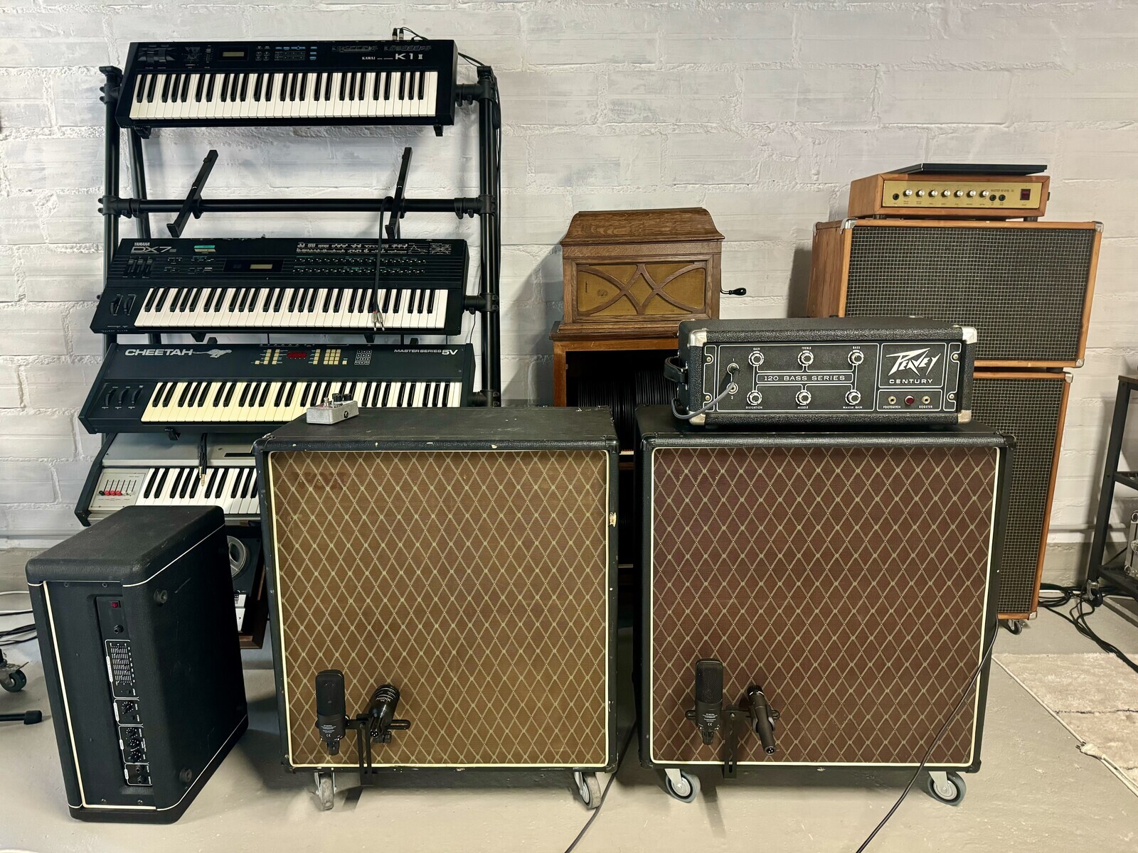 Electronic Studio Setup by kolkoz featuring Peavey Century 200 Bass, Vox V412BN, and Hiwatt B300hd and 5 more pieces of gear