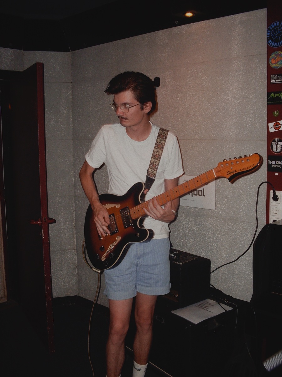 Music Gear Setup by dawnchorusss featuring Squier Classic Vibe Starcaster