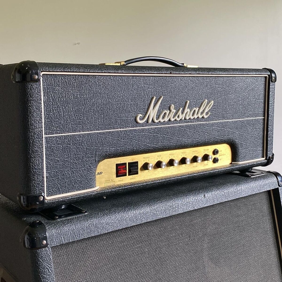 Metal Amp Rig by axel_tnl featuring Marshall JMP 2204 Mk II Master Lead 50w, Marshall 4x12 1982A, and JJ EL34 Power Vacuum Tube
