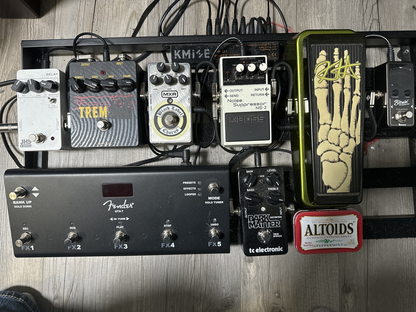 Metal Pedalboard by cai_tucker featuring Dunlop KH95 Kirk Hammett Signature Cry Baby Wah, Ibanez BigMini Tuner Pedal, and TC Electronic Dark Matter Distortion and 6 more pieces of gear