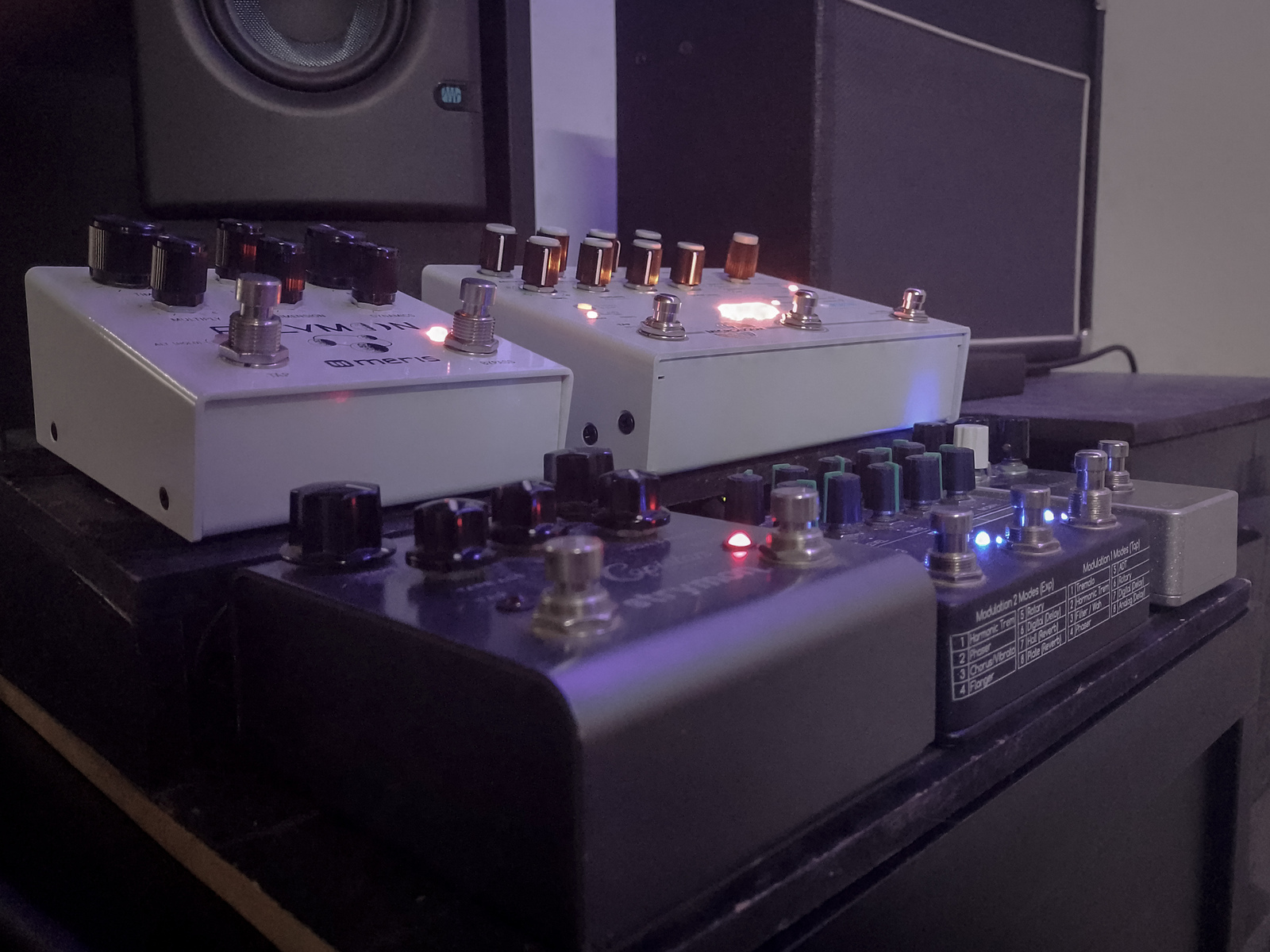 Pedalboard by al_rivara featuring Strymon El Capistan dTape Echo, Meris Polymoon, and Hologram Electronics Microcosm and 4 more pieces of gear