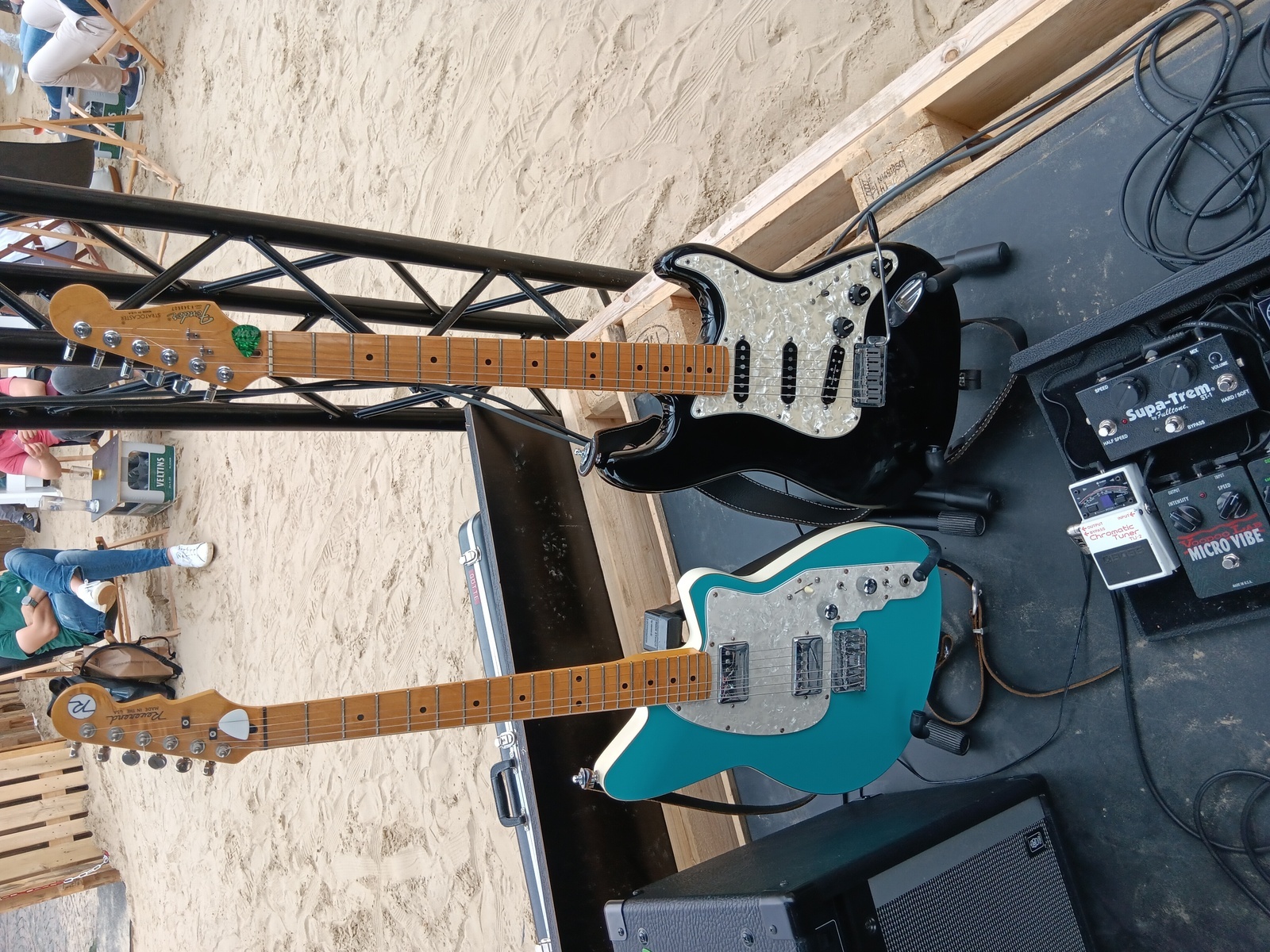 Pedalboard by martin_gotte featuring Reverend Rocco, Fender American Standard Stratocaster, and Fulltone Supa-Trem ST-1 and 2 more pieces of gear