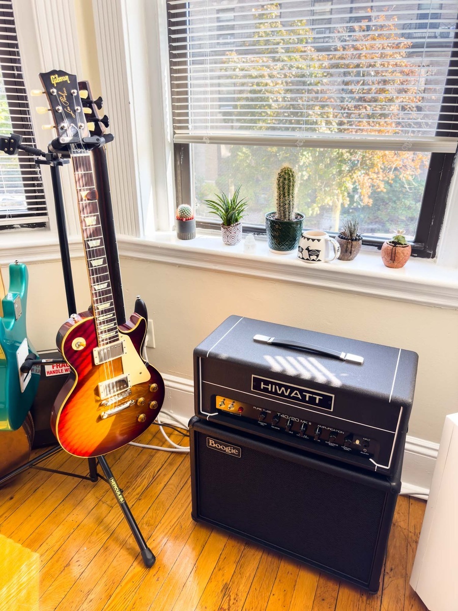 Amp Rig by centric_engineering featuring Hiwatt T40/20 MkIII (Head), Mesa/Boogie 2x10 Boogie 23”, and Fender 40th Anniversary Edition Stratocaster and 3 more pieces of gear