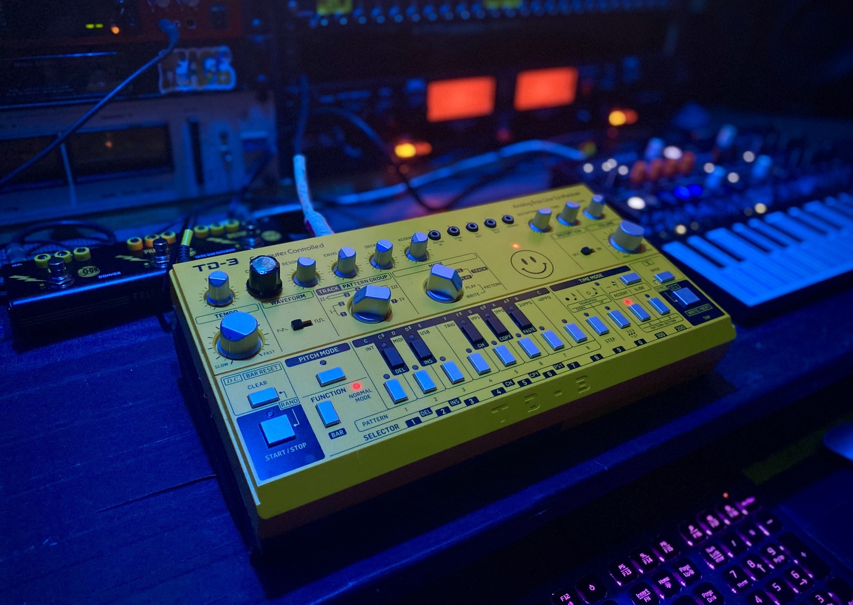 Electronic Synth Setup by pthelo featuring Behringer TD-3 AM Yellow Acid Smiley Edition