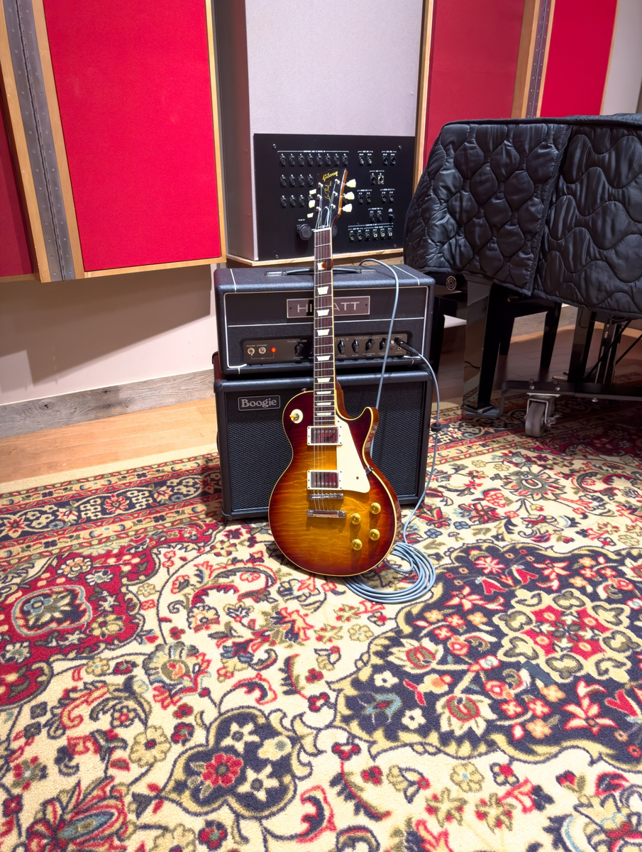 Studio Setup by centric_engineering featuring Gibson Custom True Historic 1959 Les Paul Reissue, Hiwatt T40/20 MkIII (Head), and Mesa/Boogie 2x10 Boogie 23”