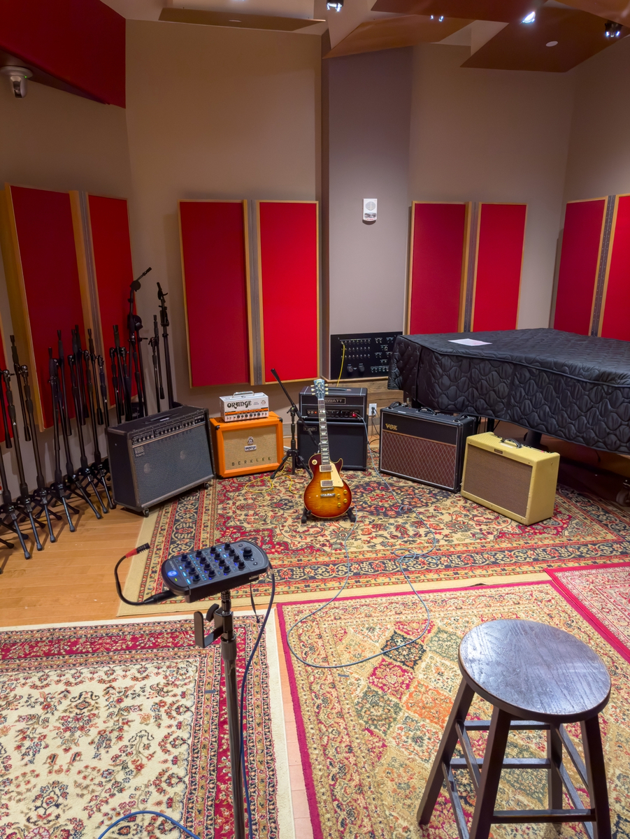 Studio Setup by centric_engineering featuring Gibson Custom True Historic 1959 Les Paul Reissue, Hiwatt T40/20 MkIII (Head), and Mesa/Boogie 2x10 Boogie 23” and 7 more pieces of gear