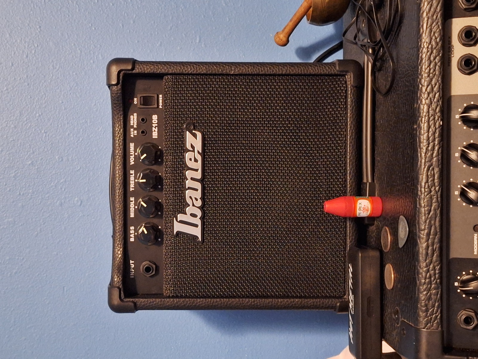Amp Rig by b8765467 featuring Ibanez IBZ10-B Bass Amplifier