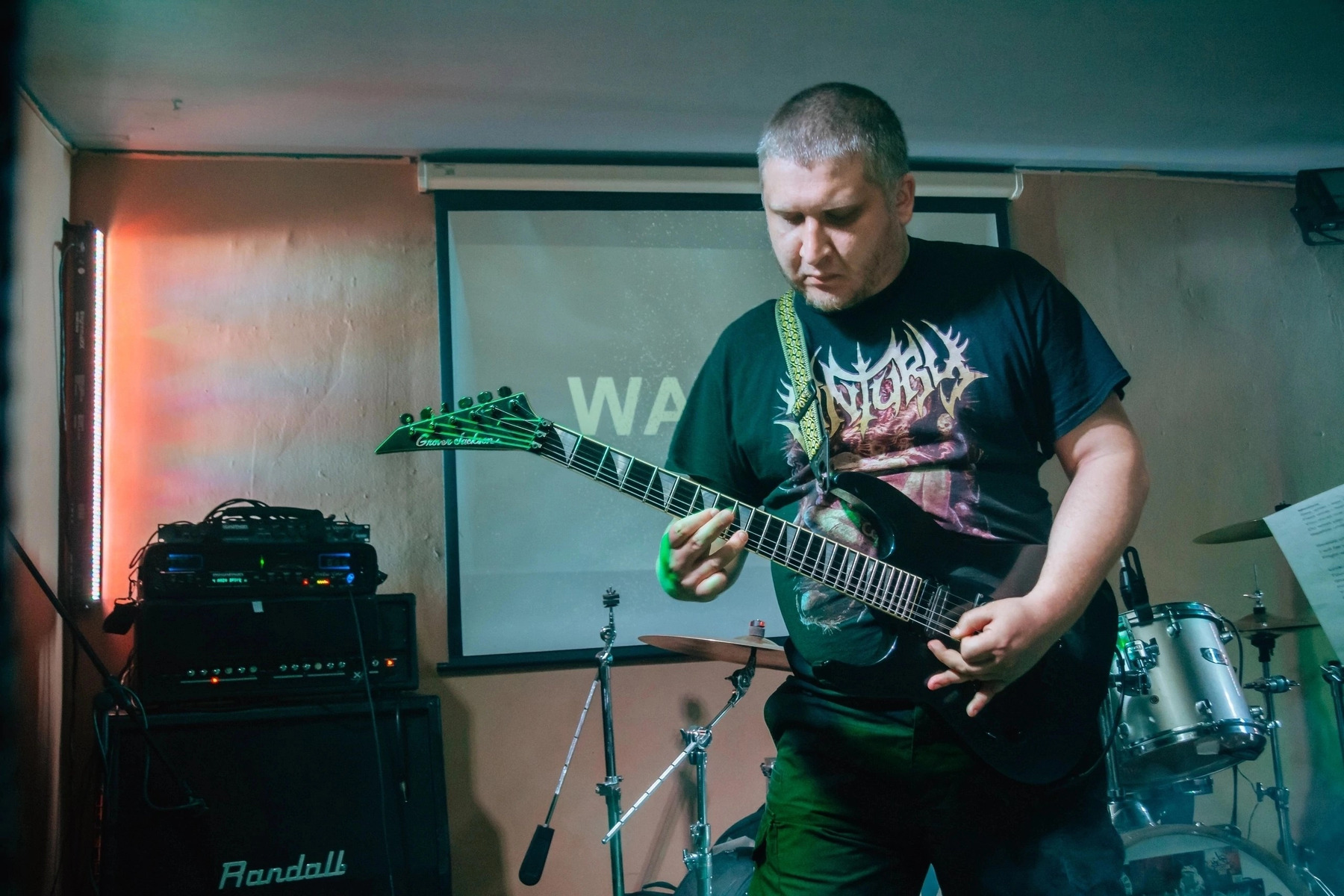 Metal Music Gear Setup by sem_wlt featuring Rocktron Voodu Valve, Korg Pitchblack Pro Rackmount Tuner, and Ibanez TBX150H