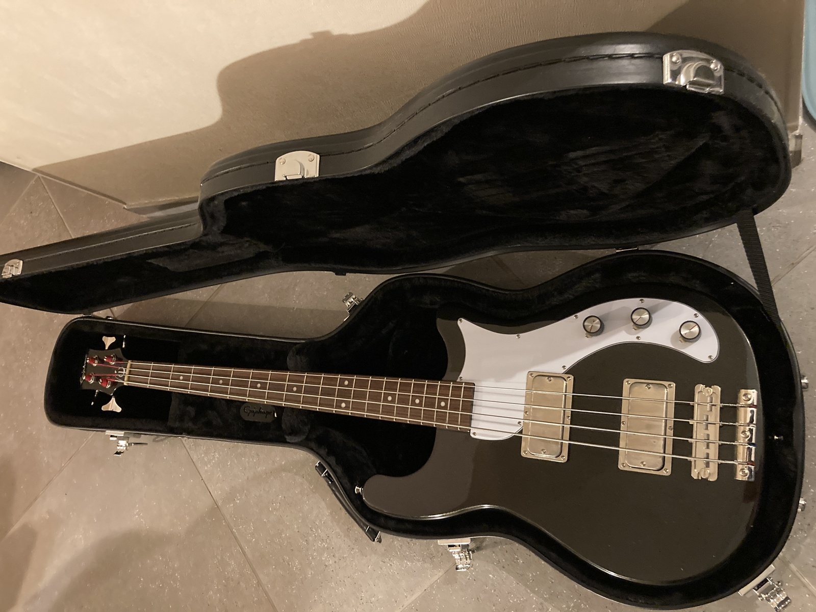 Music Gear Setup by frogbass77 featuring Epiphone Embassy