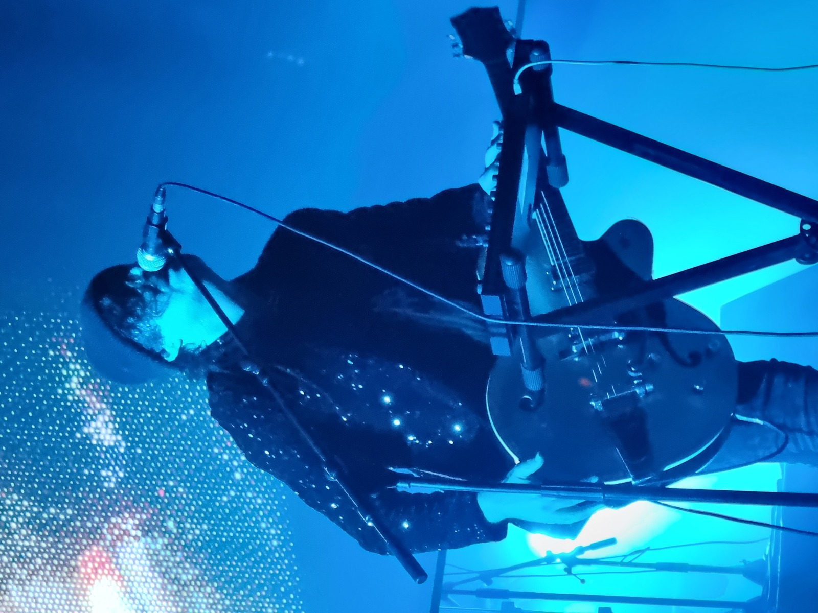 Live Rig by janoschmoldau featuring Gretsch G5420T Electromatic Hollow Body, Native Instruments Komplete Kontrol M-32, and Shure SM58