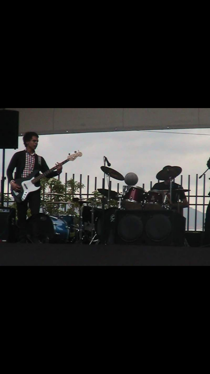 Music Gear Setup by alexander_nava featuring Squier California Jazz Bass