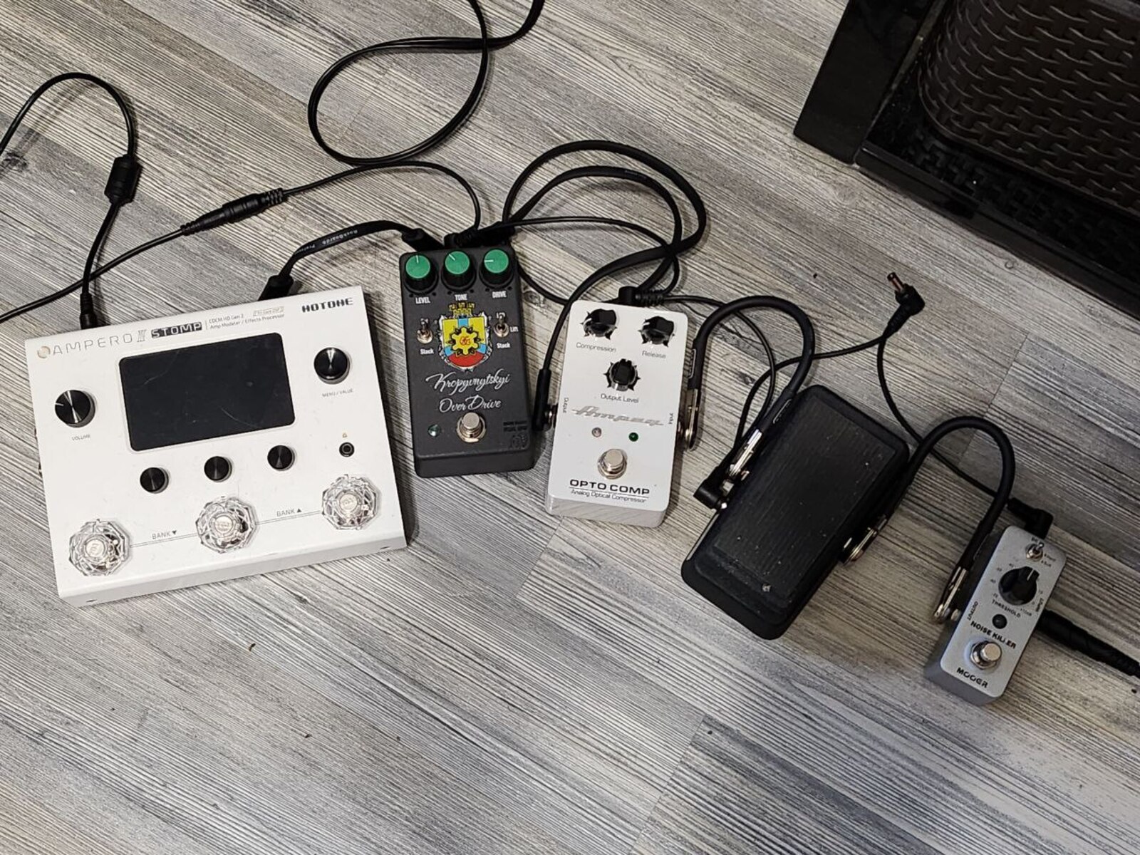 Metal Music Gear Setup by cozvtieg9 featuring Hotone Ampero II Stomp, Ampeg Opto Comp, and Mooer Noise Killer and 1 more piece of gear