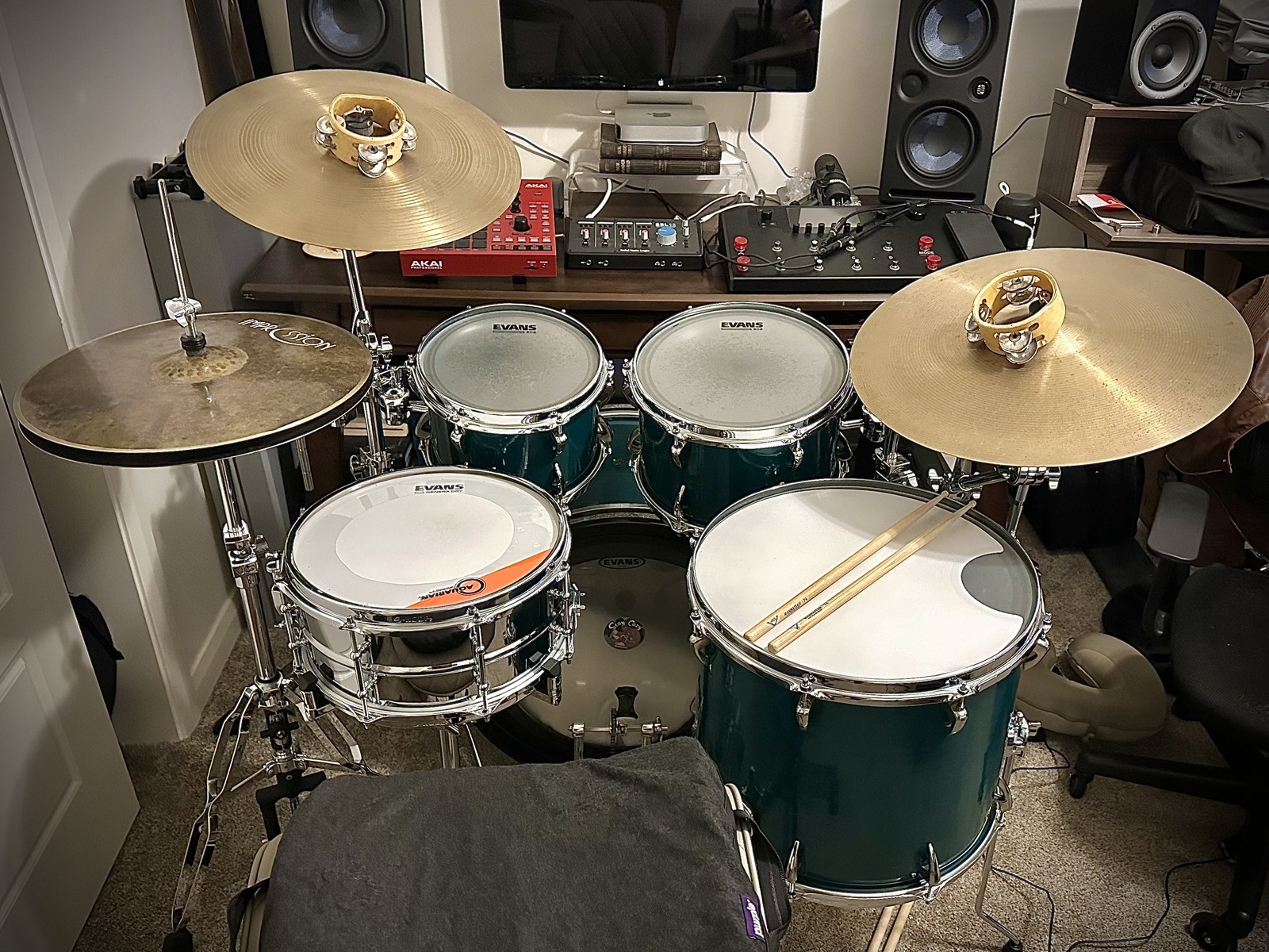 mikeyjoe's music gear photo