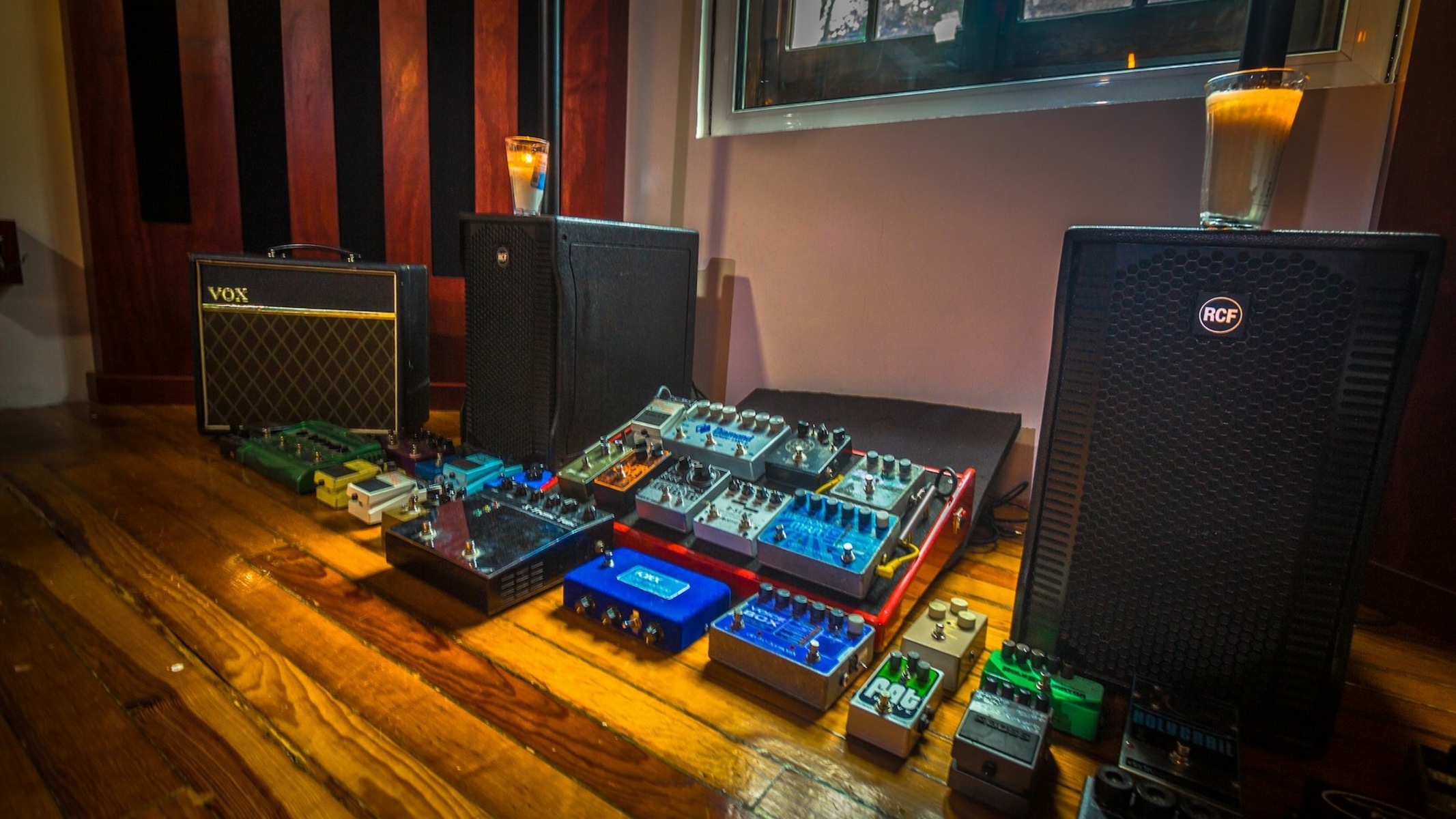 Pedalboard by xipac featuring Diamond Memory Lane 2, TC Electronic PolyTune 2 Mini, and Electro-Harmonix Holy Grail and 2 more pieces of gear