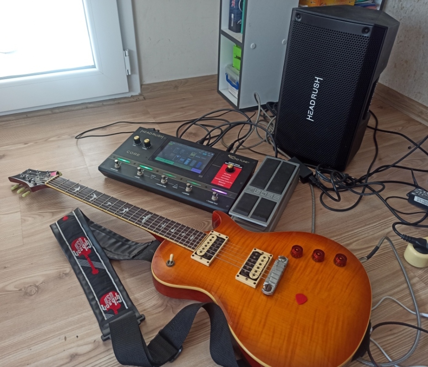 Metal Pedalboard by hakanbaysal featuring PRS SE Bernie Marsden, Headrush Core Guitar Multi-effect/Amp Modeler/Vocal Processor Unit, and Headrush FRFR-108 and 4 more pieces of gear