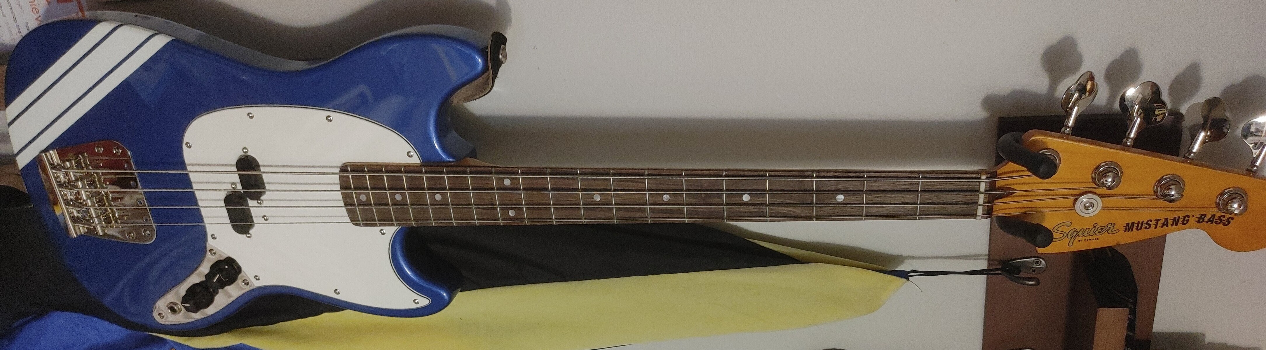 Rotosound Bass Rig by vagen featuring Squier Mustang Classic Vibe '60s Bass and Rotosound RS77LD Monel Flatwound Bass Strings (45-105)