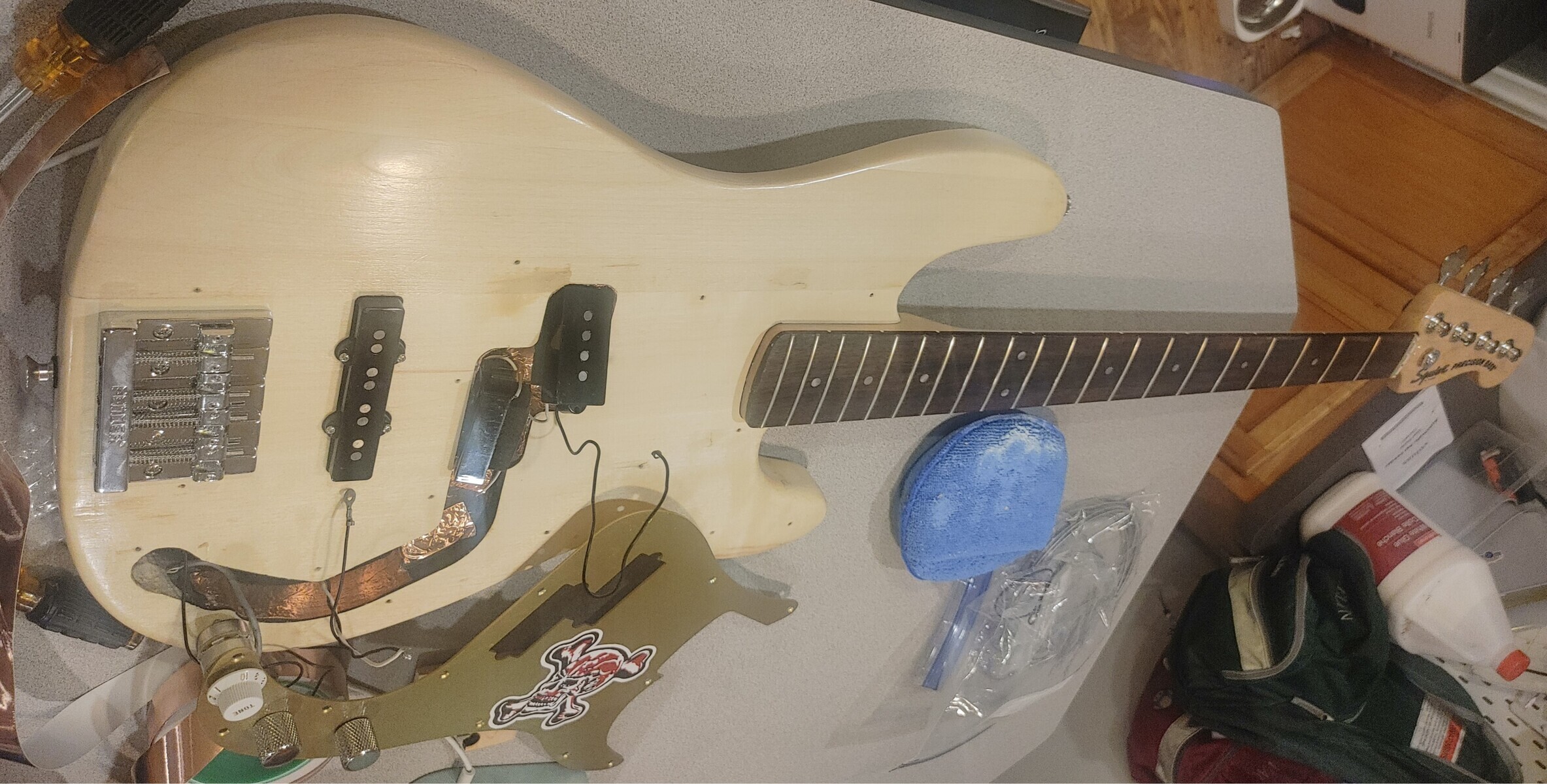 Squier Bass Rig by vagen featuring Squier Precision Affinity PJ and Fender HiMass Bass Bridge