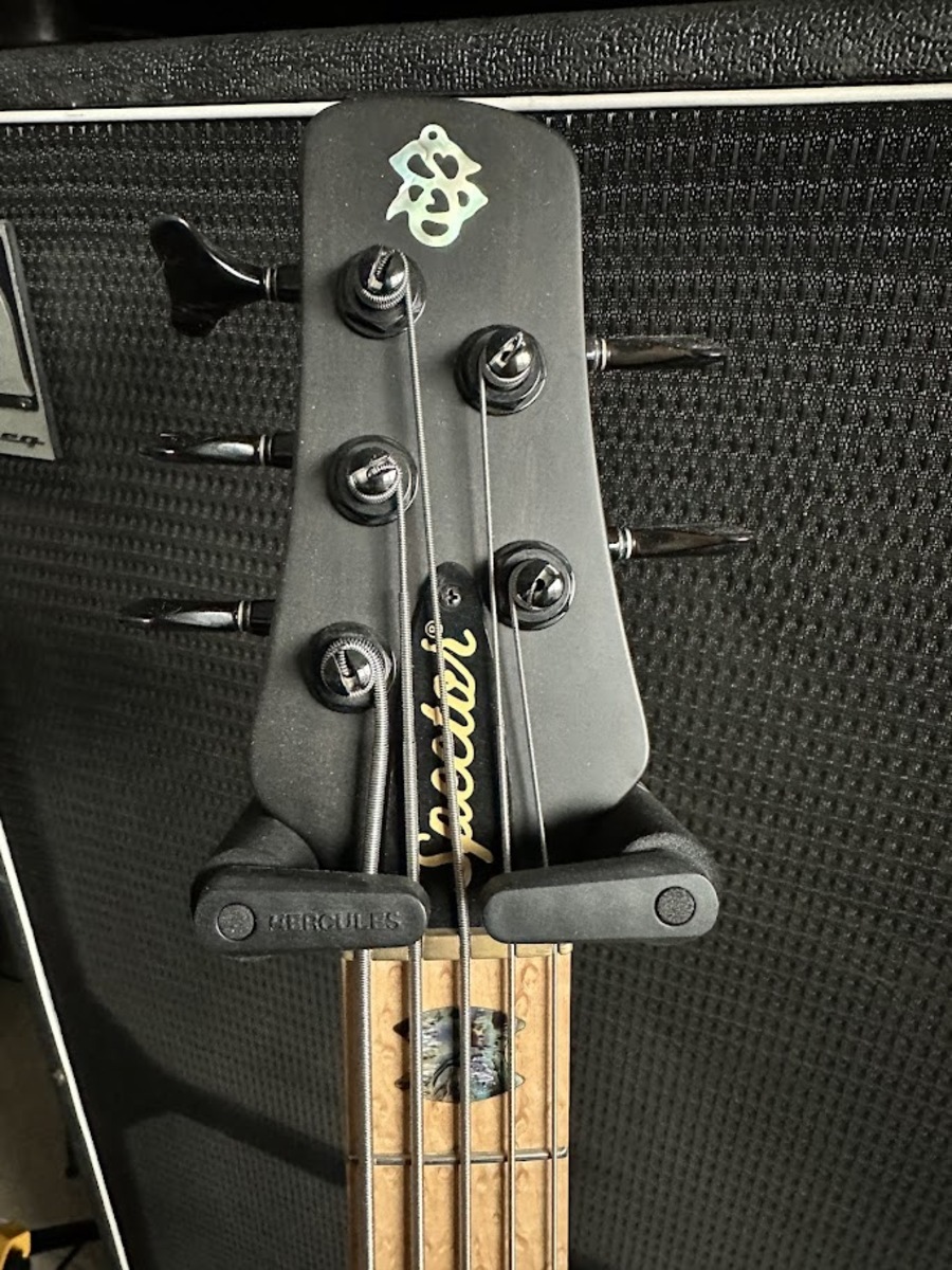 Music Gear Setup by stev_rubio featuring Spector USA Custom NS-5 Bass