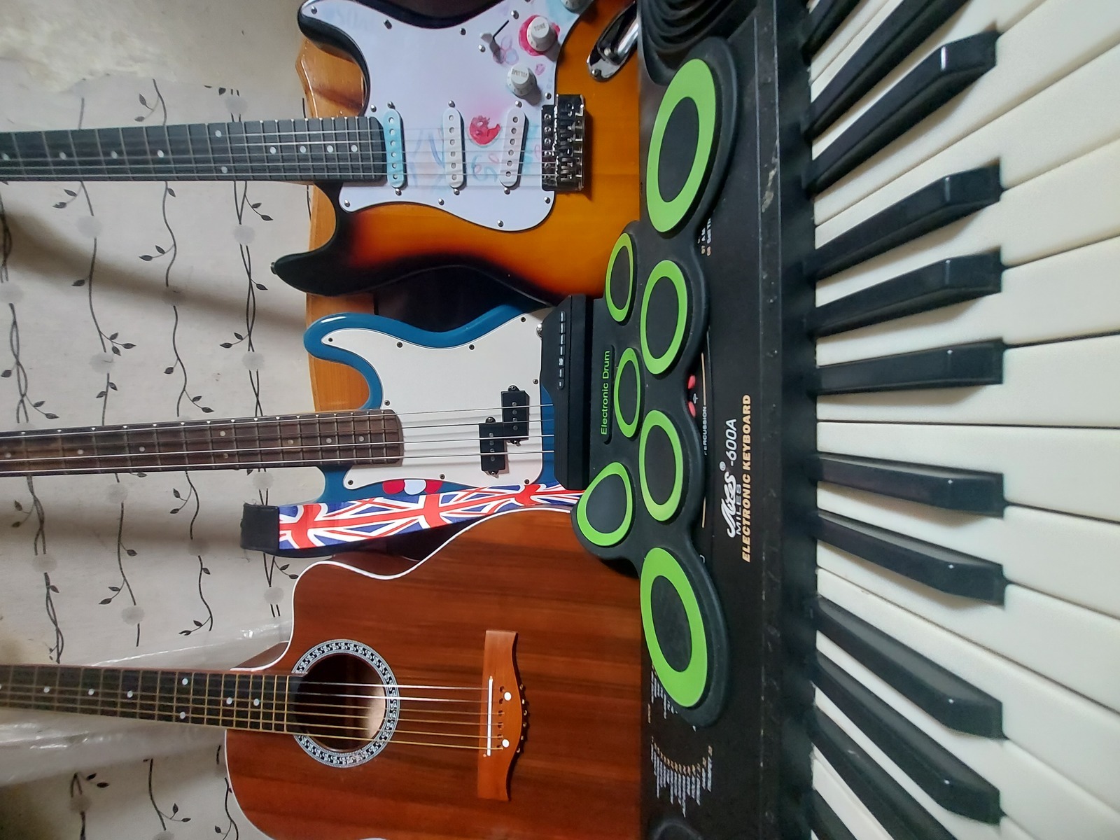 Bass Rig by mackieplaybass featuring Fender Precision Bass and Fender Player II Stratocaster