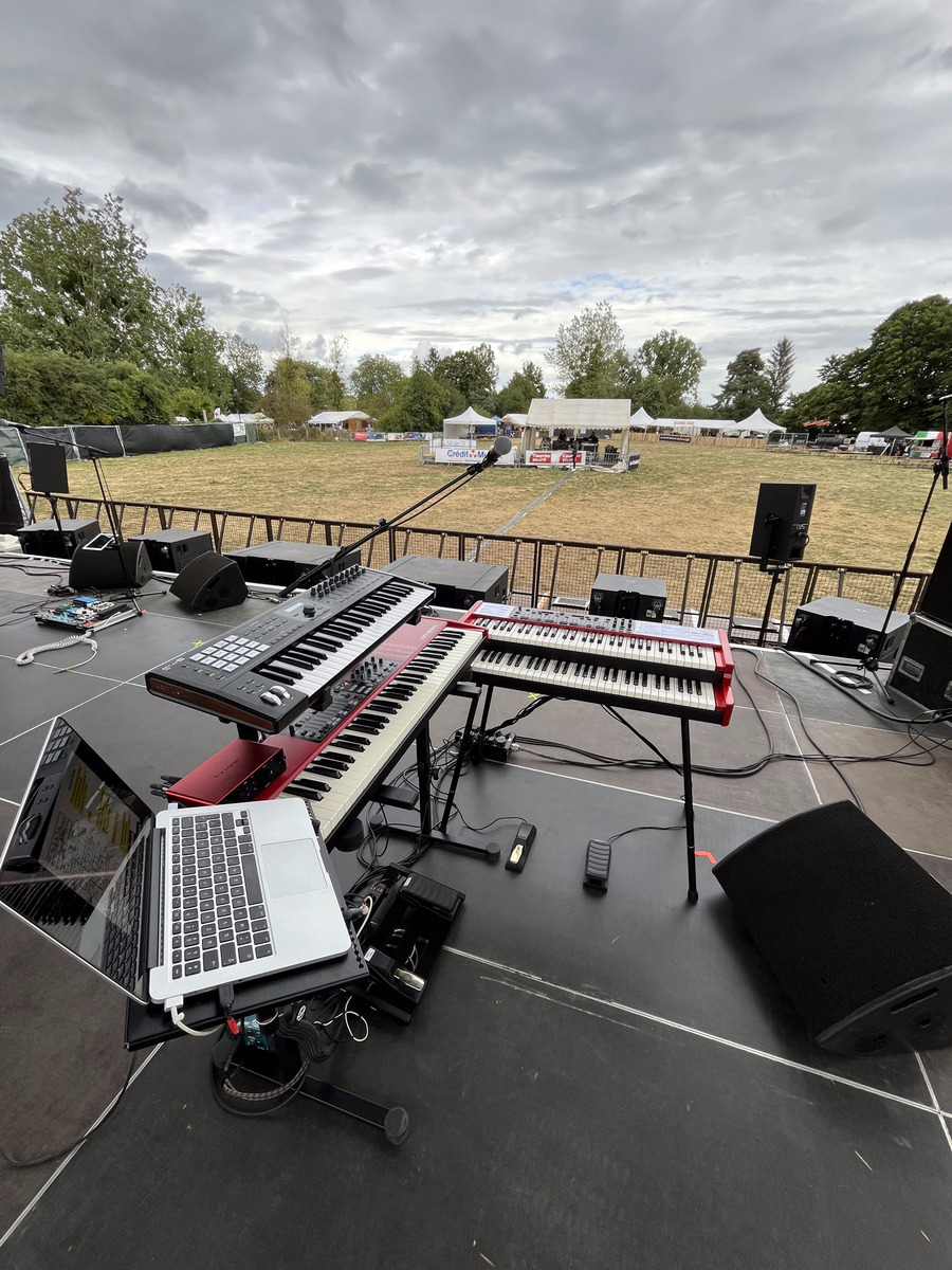 Nord Live Rig by leo_malpart featuring Nord Electro 3 73, Nord C1 Combo Organ, and Arturia KeyLab 49 MKII and 2 more pieces of gear