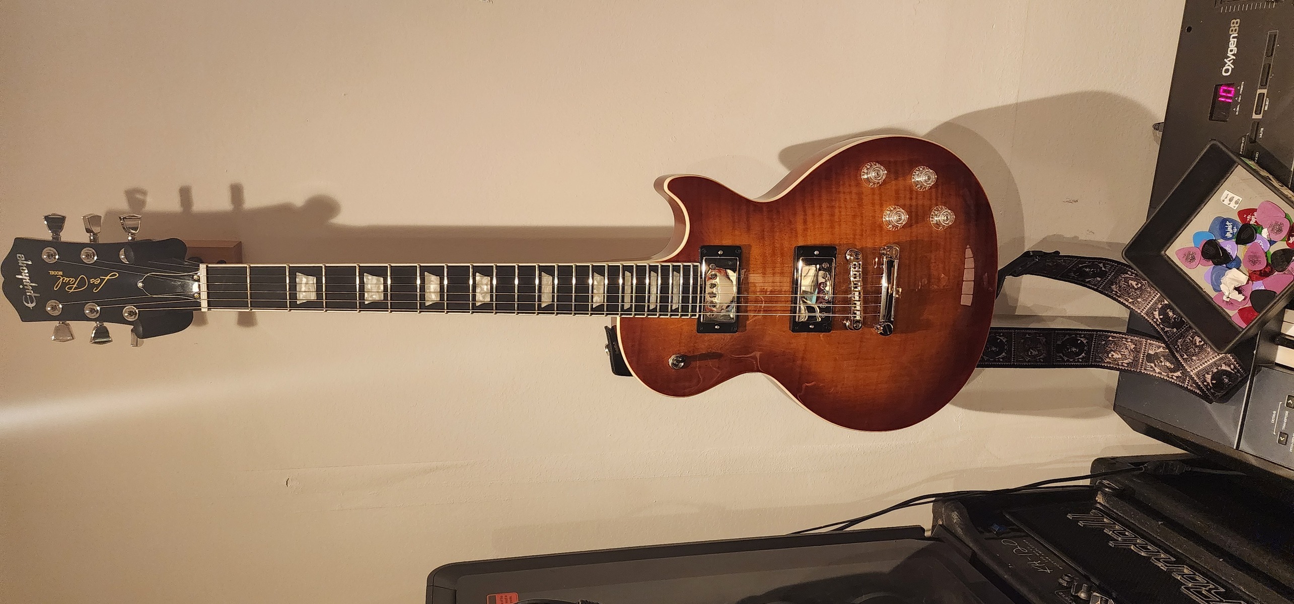 M-Audio Studio Setup by nithael featuring Epiphone Les Paul Modern Figured Electric Guitar and M-Audio Oxygen 88 88-Key MIDI Controller