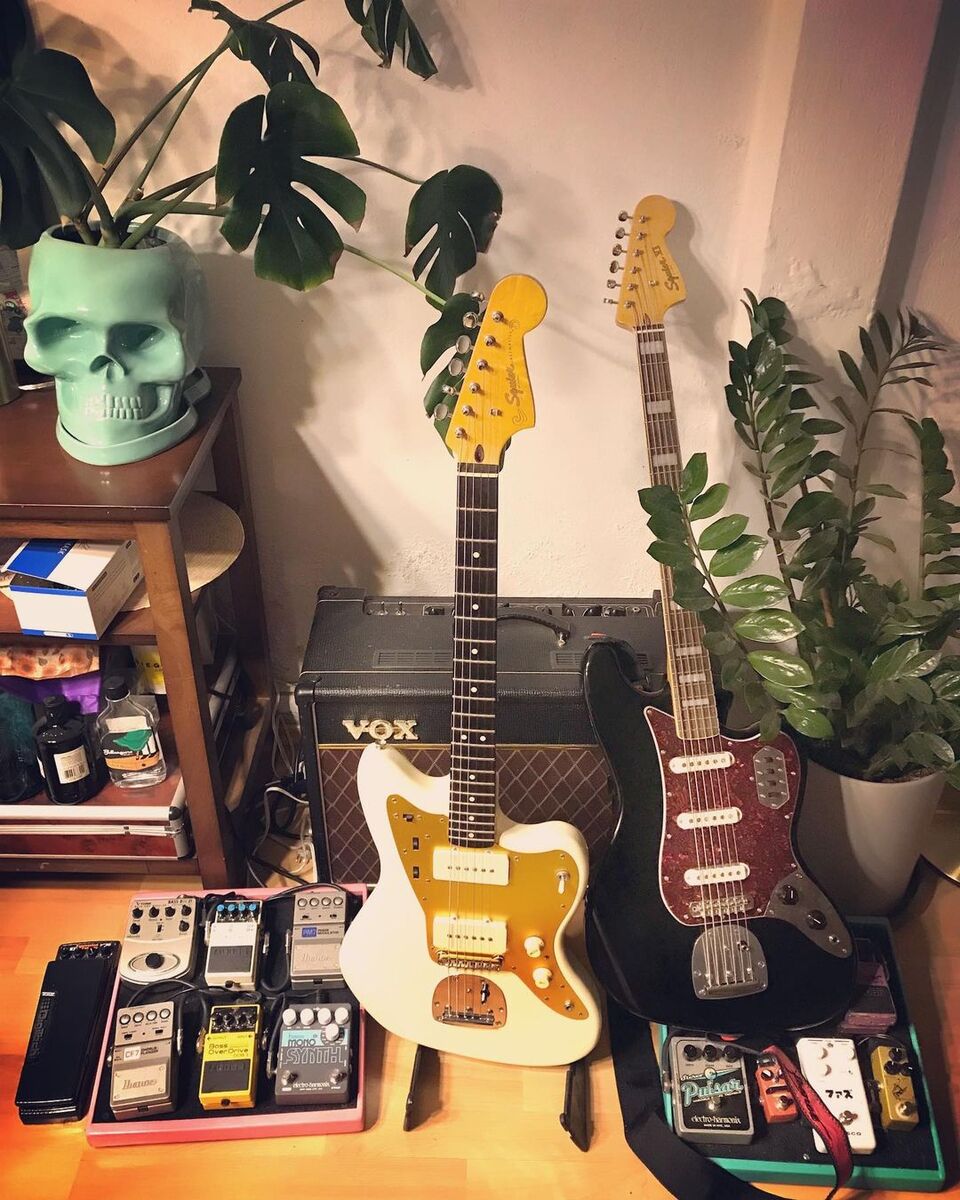 Pedalboard by ed_lara featuring Vox AC15CC1, Squier J Mascis Jazzmaster, and Squier Bass VI Vintage Modified and 9 more pieces of gear