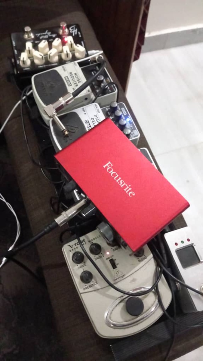 Metal Pedalboard by serge_muteb featuring Harley Benton Custom Line Bass DI-Expander, Behringer V-Tone BDI 21 Bass Amp Modeler - Driver - DI, and Harley Benton CPT-20 and 4 more pieces of gear