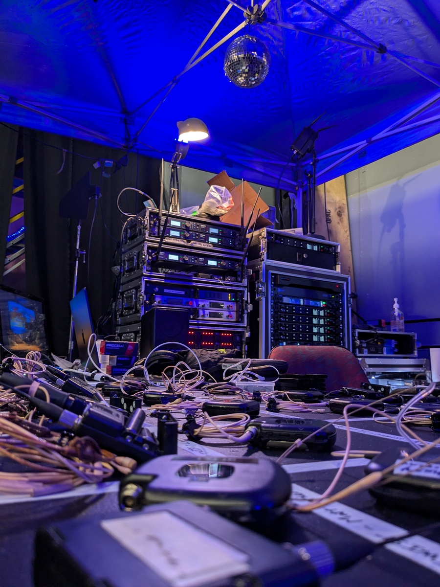 Metal Live Rig by issydl featuring Shure Axient AD4Q, Shure UR4D Wireless Receiver, and DPA 4066-OC-A-F00-LH and 2 more pieces of gear