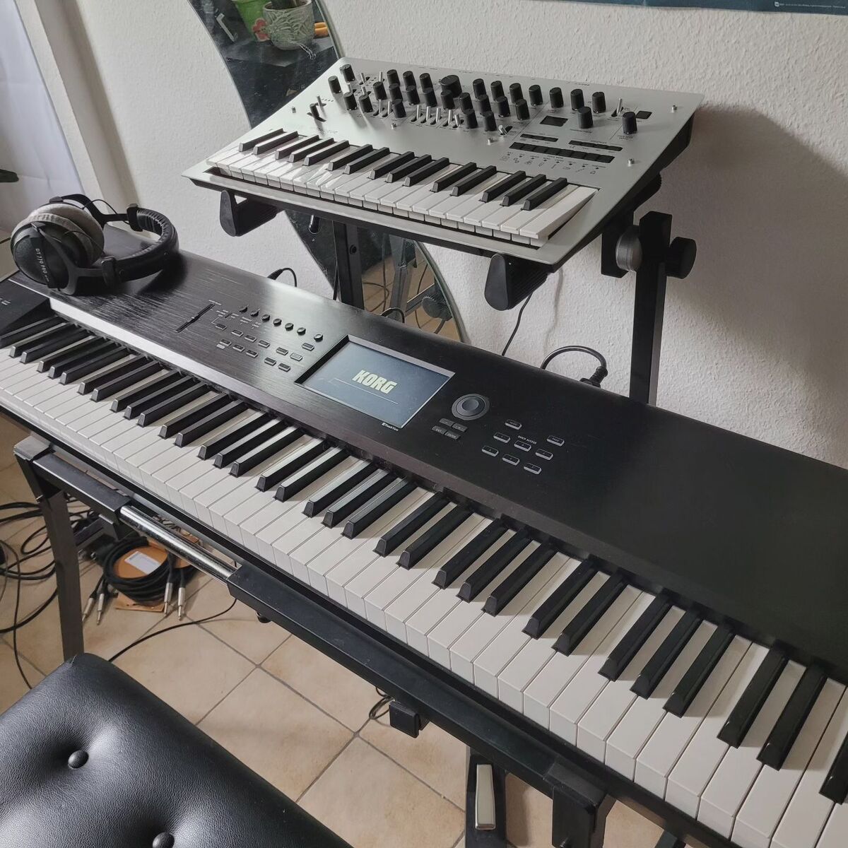 Electronic Synth Setup by steynfresse featuring Korg Nautilus 88-key Synthesizer Workstation, Korg Minilogue, and Korg DS1H Sustain Pedal and 1 more piece of gear