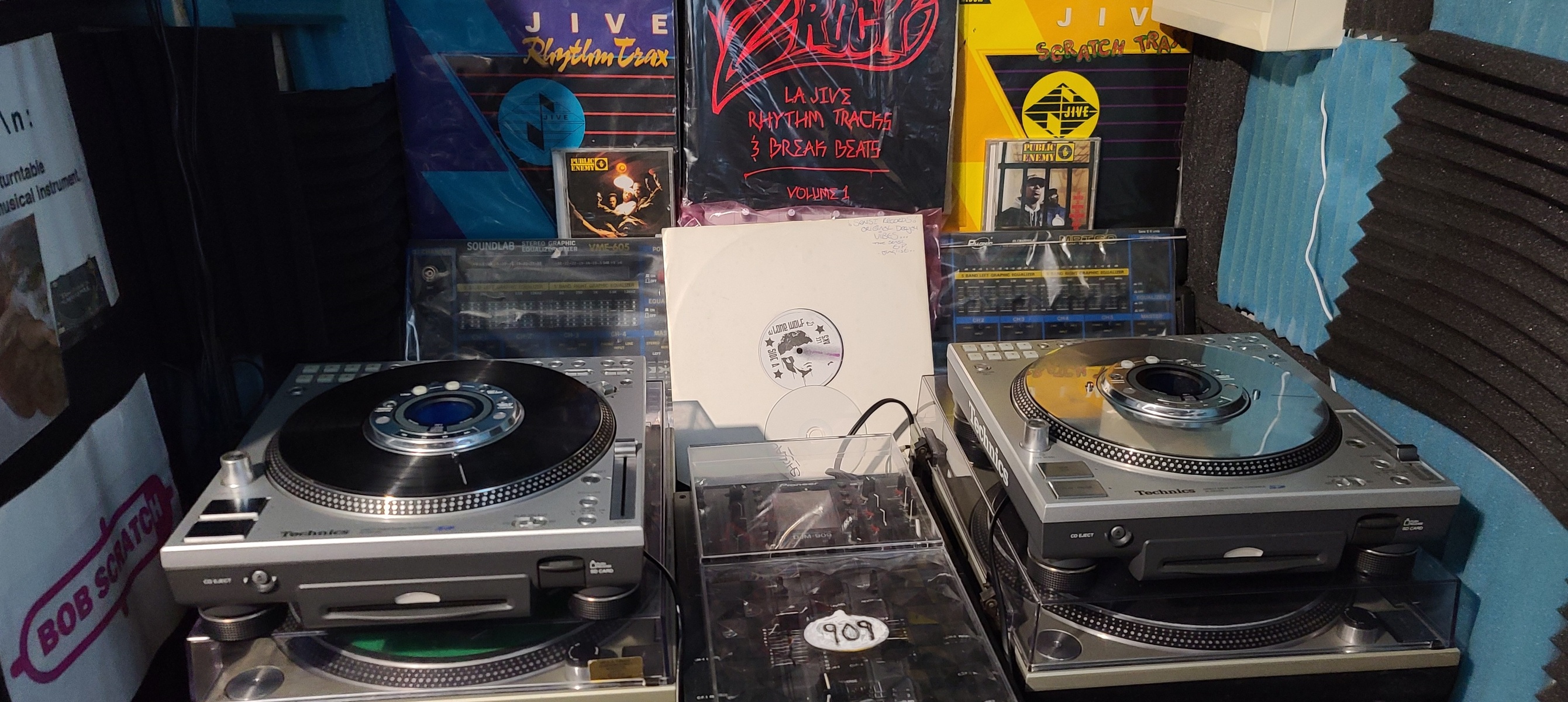 Hip Hop DJ Setup by turn_tables featuring Technics SL-1200 and Pioneer DJM 909 Mixer