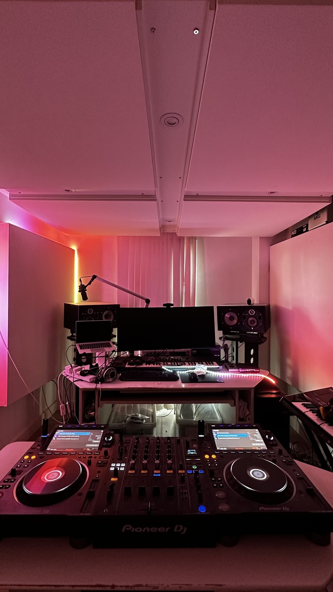 Electronic DJ Setup by simonleonmusic featuring Pioneer DJ CDJ-3000, Pioneer DJ DJM-900NXS2, and Focal Trio6 and 3 more pieces of gear