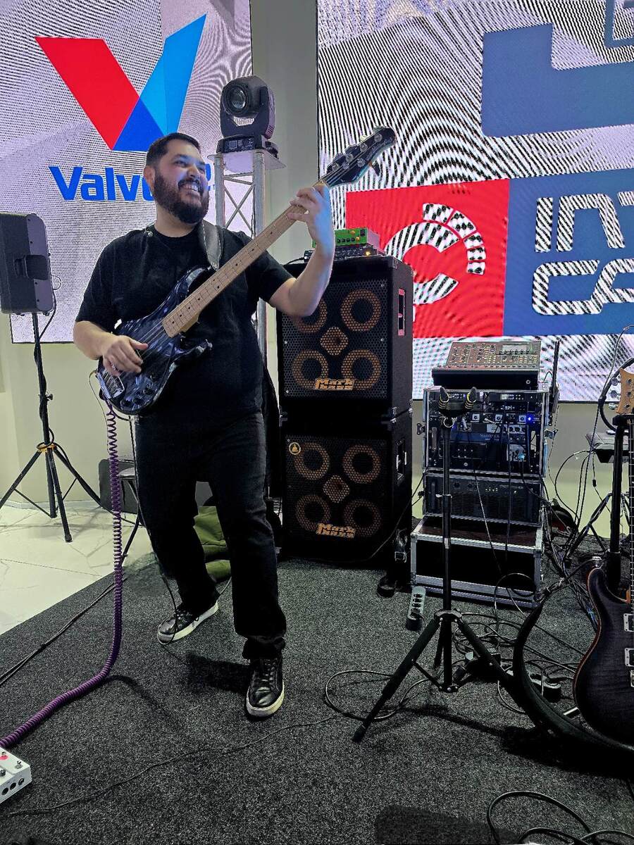 Jazz Live Rig by edgestamenkovic featuring Markbass Standard 104HF, EBS Reidmar 752 Bass Amp Head, and Markbass Little Mark Ninja and 1 more piece of gear