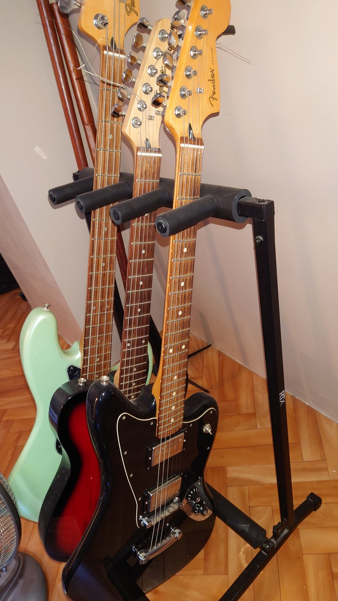 Music Gear Setup by harrypiprazole featuring Fender Blacktop Series Jaguar HH and Fender Deluxe Active Jazz Bass