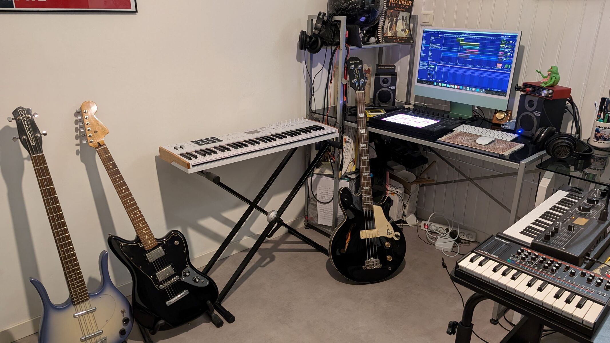 Electronic Studio Setup by harrypiprazole featuring Fender Blacktop Series Jaguar HH, Danelectro Longhorn Bass, and Korg microKORG XL+ and 6 more pieces of gear