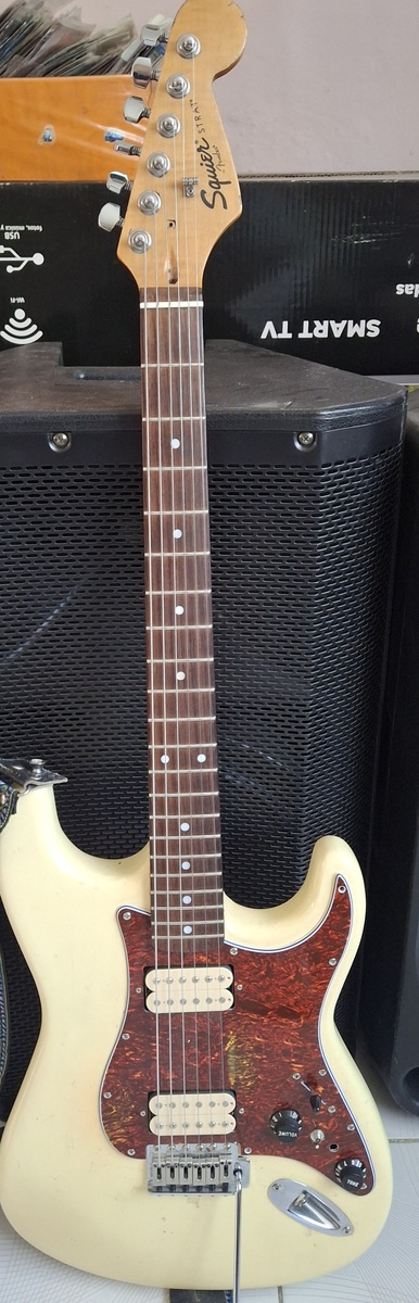 Music Gear Setup by leonardo_morales333 featuring Squier Stratocaster