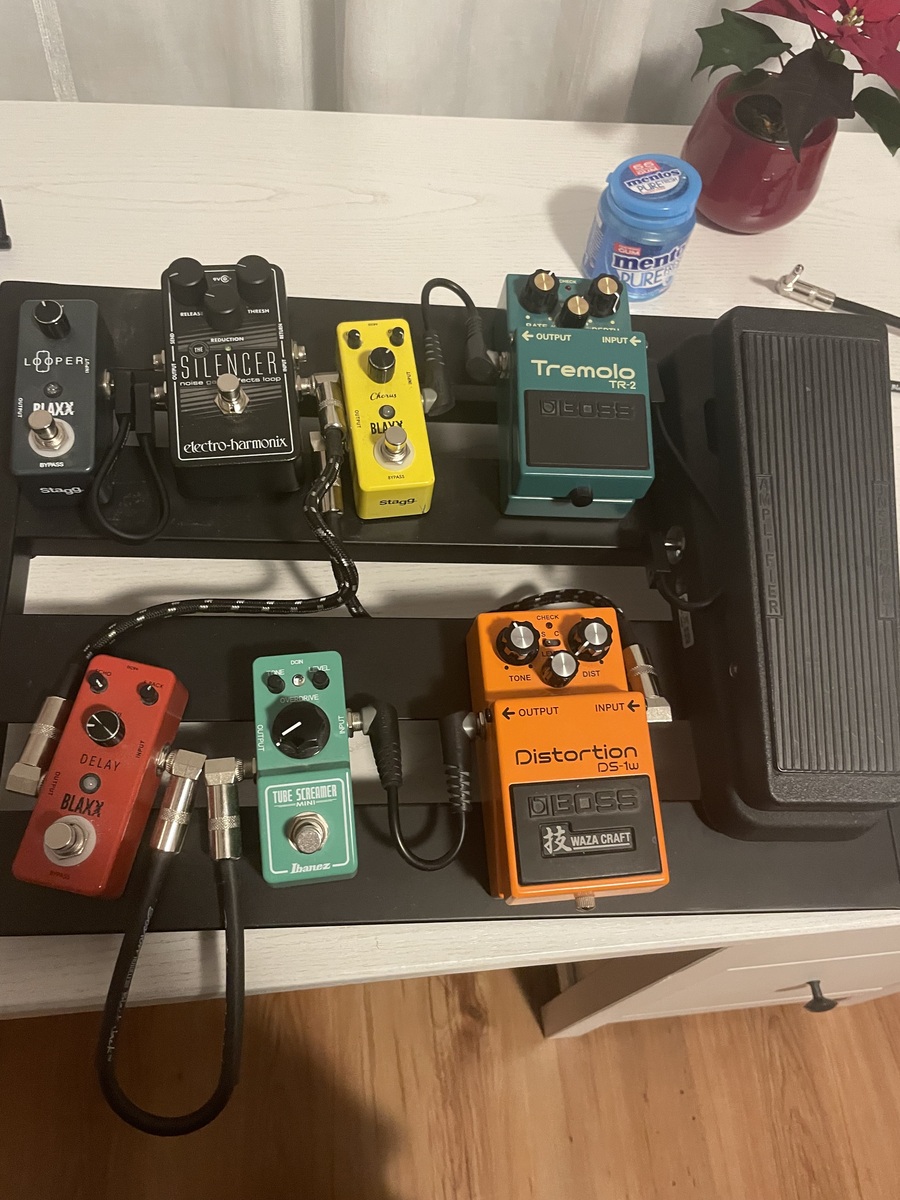 Pedalboard by saragrecea featuring Pedaltrain Classic Jr, MXR DC Brick™ Power Supply – M237, and Ibanez Tube Screamer Mini and 6 more pieces of gear