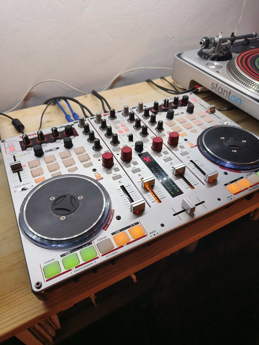 DJ Setup by south_proud featuring Vestax VCI-400SE