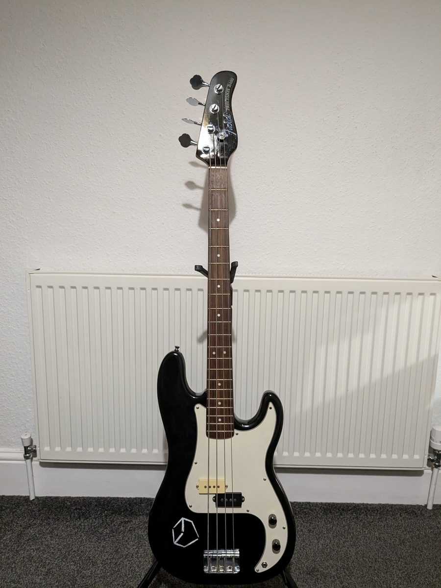 Music Gear Setup by willgullis featuring Gear4Music Chicago Bass Guitar