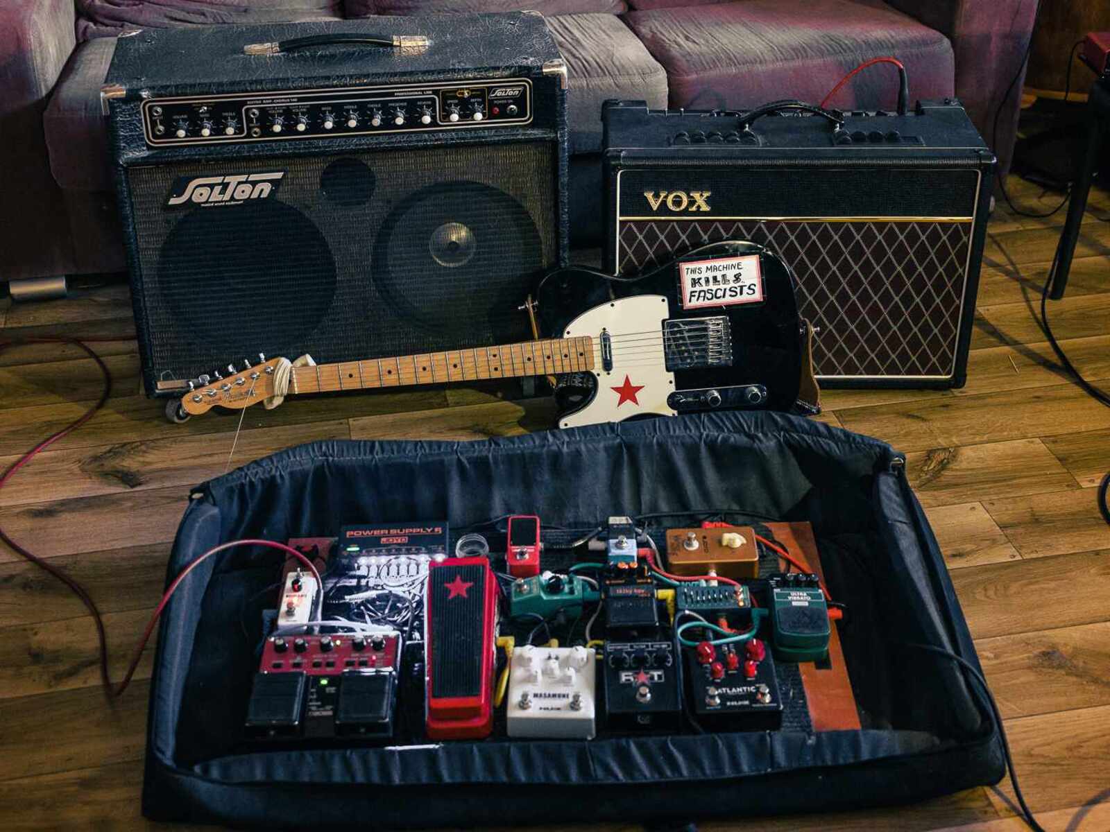 Metal Pedalboard by al3k_fiuk featuring Fender Mex. Standard Telecaster, Vox AC-15 C1, and Solton Chorus 140 and 14 more pieces of gear