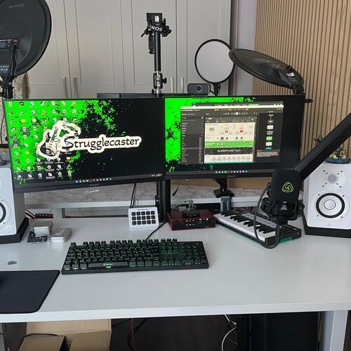 Photo of Yamaha HS 7W and more gear in a studio