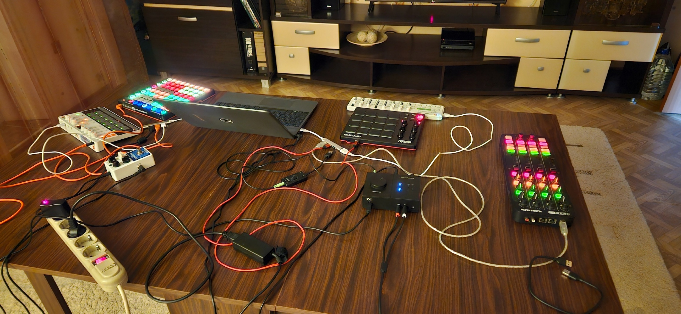Electronic DJ Setup by xy_r featuring Novation Launchpad Mk2, IK Multimedia UNO Drum, and Ammoon Pockecho Delay & Looper and 4 more pieces of gear