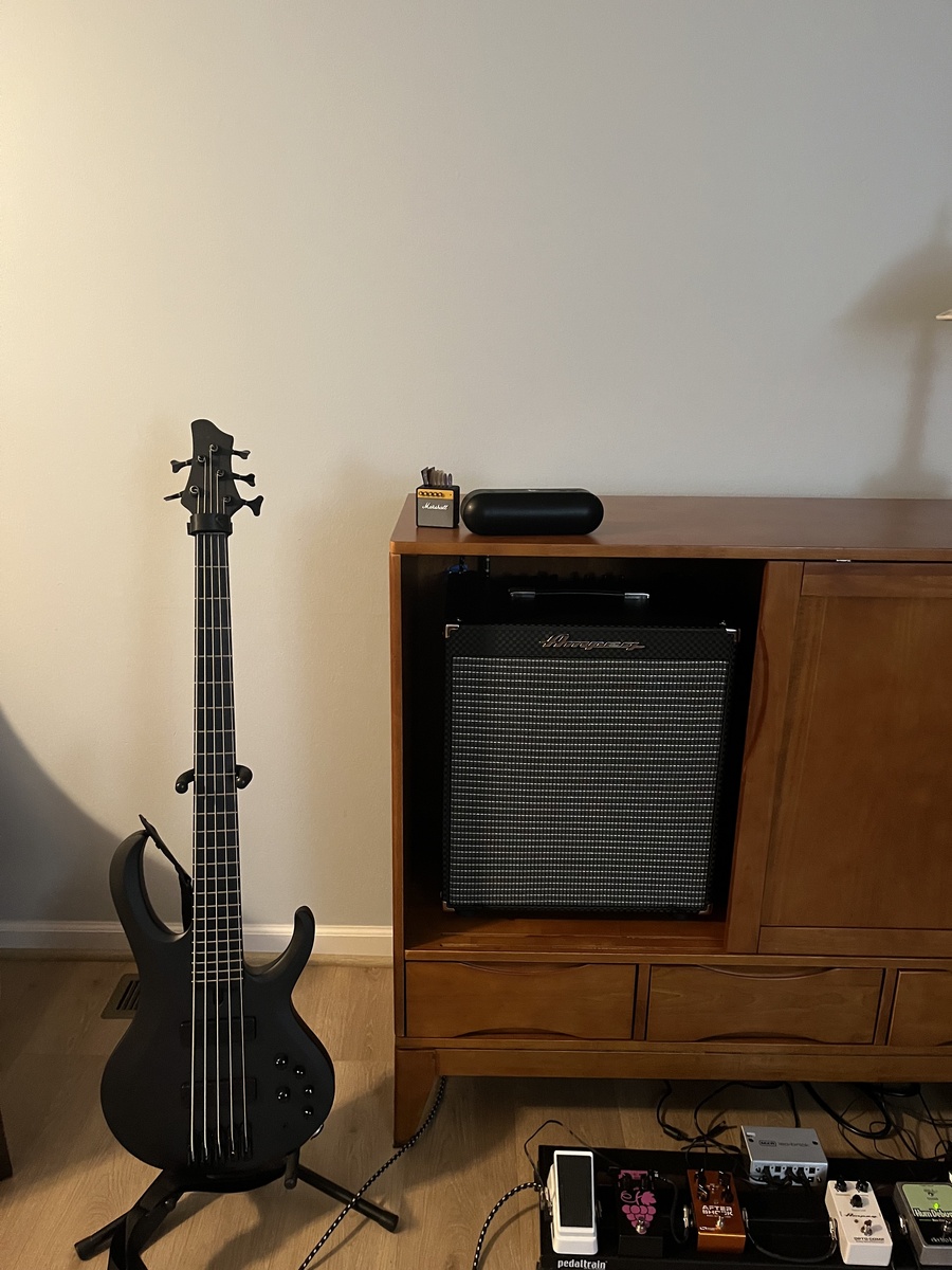 Ibanez Amp Rig by dj_boost_usa featuring Ampeg Rocket Bass RB-112 1x12" 100-watt Bass Combo Amp and Ibanez IronLabel BTB625EX Bass