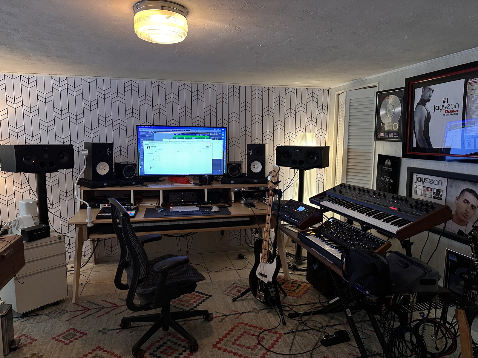 Electronic Studio Setup by bobbybass featuring SPL MTC 2381 Monitor Talkback Controller, Avantone Pro CLA-10 Passive, and Avantone Active MixCube and 6 more pieces of gear