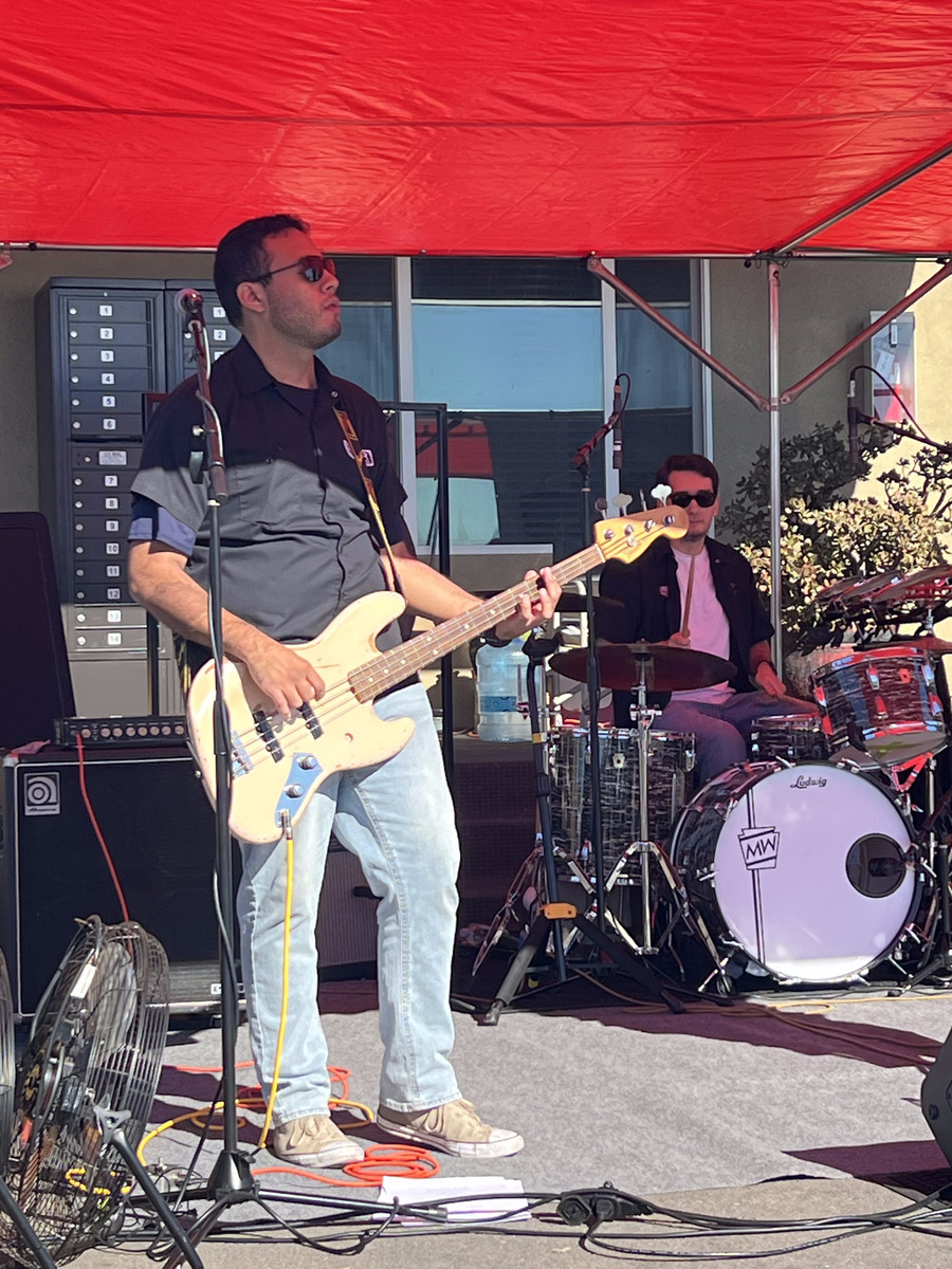 Fender Bass Rig by stringman featuring Fender Flea Signature Jazz Bass, Ampeg Classic Series SVT-410HE Bass Enclosure, and Fender Rumble 500 head