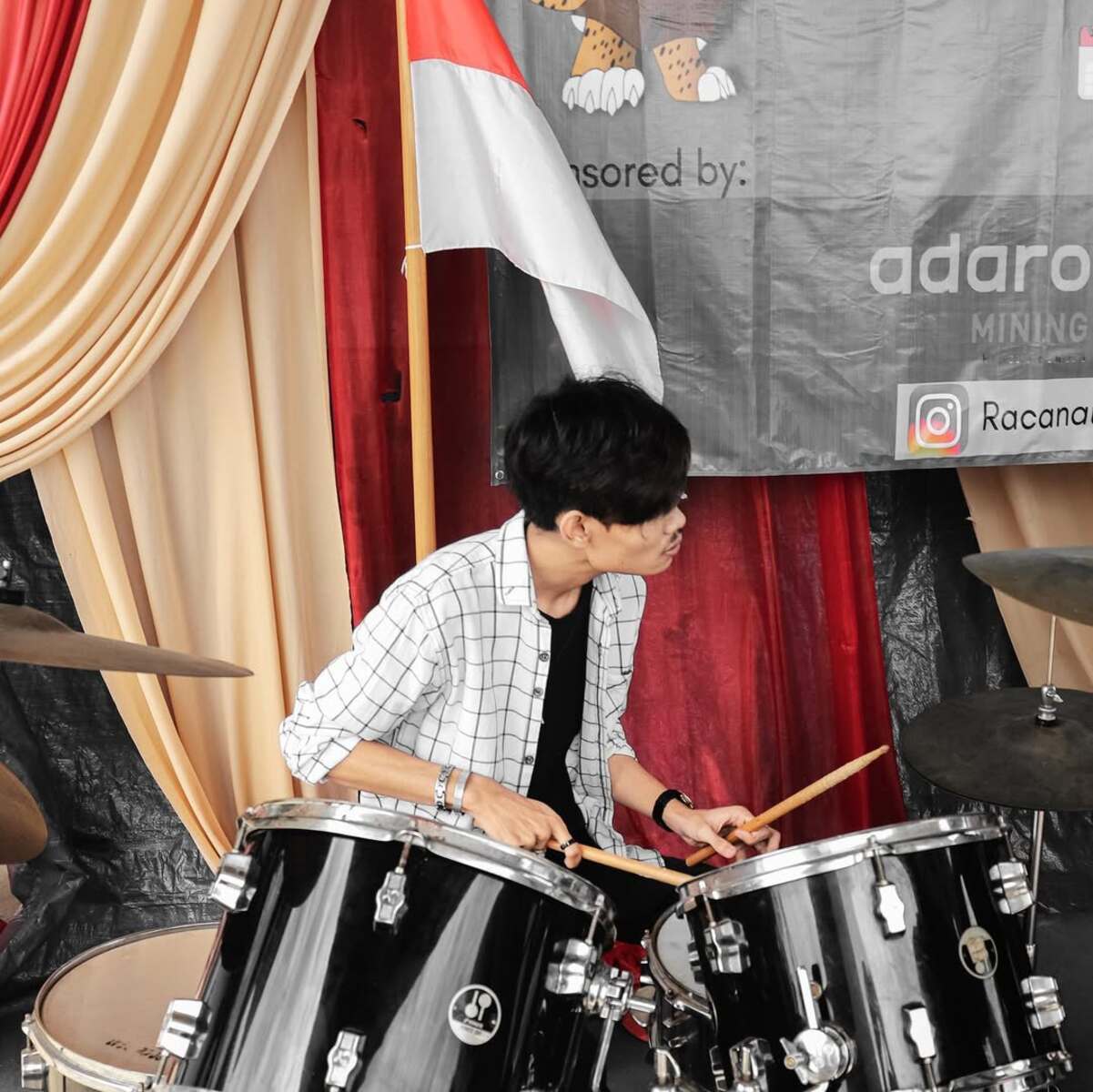 Metal Drum Kit by ariansyari_ featuring Sonor "force 3003" black sparkle, Zildjian 5A Natural Wood drumsticks, and Evans Heavyweight Snare Drumhead and 4 more pieces of gear