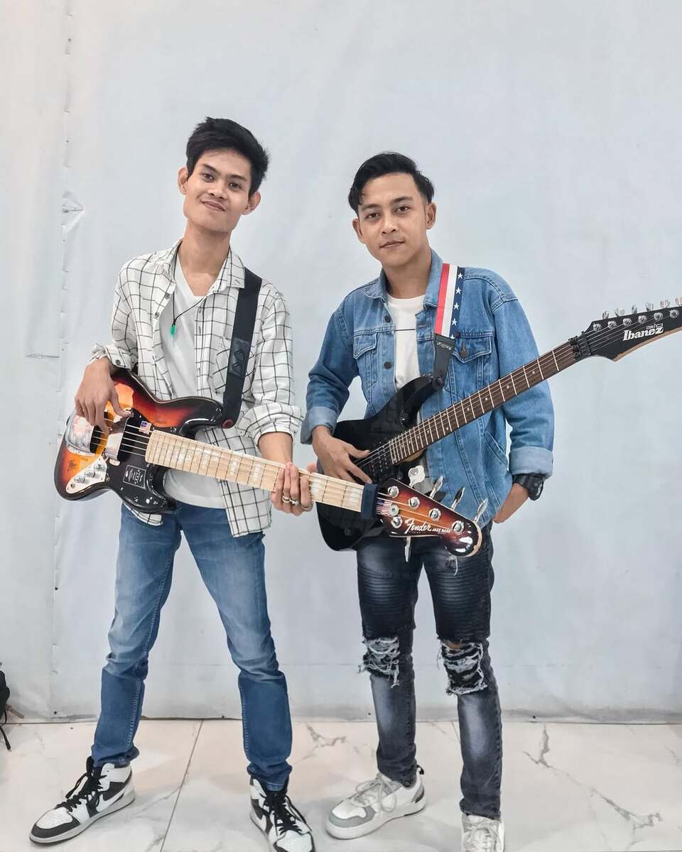 Metal Bass Rig by de_enigma featuring Fender Custom Shop Jazz Bass, Ibanez GIO GRG270, and D'Addario NYXL0942 Super Light 09-42 Electric Guitar Strings and 1 more piece of gear